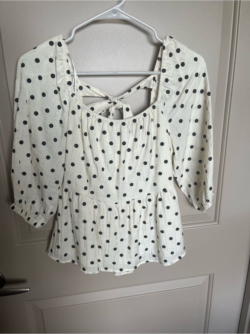 Blu Pepper M Women’s Cream Polka Dot Peplum Tie-Back Top